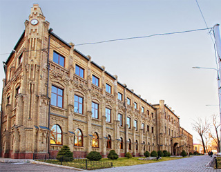 Westminster International University in Tashkent Logo