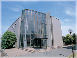 Takarazuka University Logo